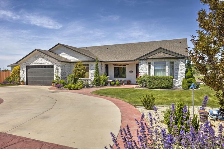 Property Photo:  8101 Olin Ct  WA 99301 