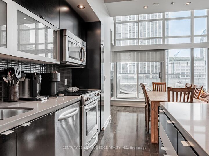 Property Photo:  21 Nelson Street Uph04  ON M5V 3H9 