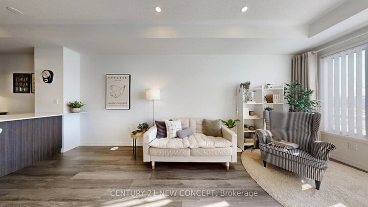 Property Photo:  140 Honeycrisp Crescent Th 284  ON L4K 0N7 