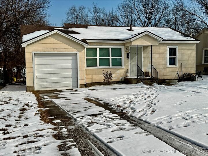 Property Photo: 435 S Maple Street OK 74048