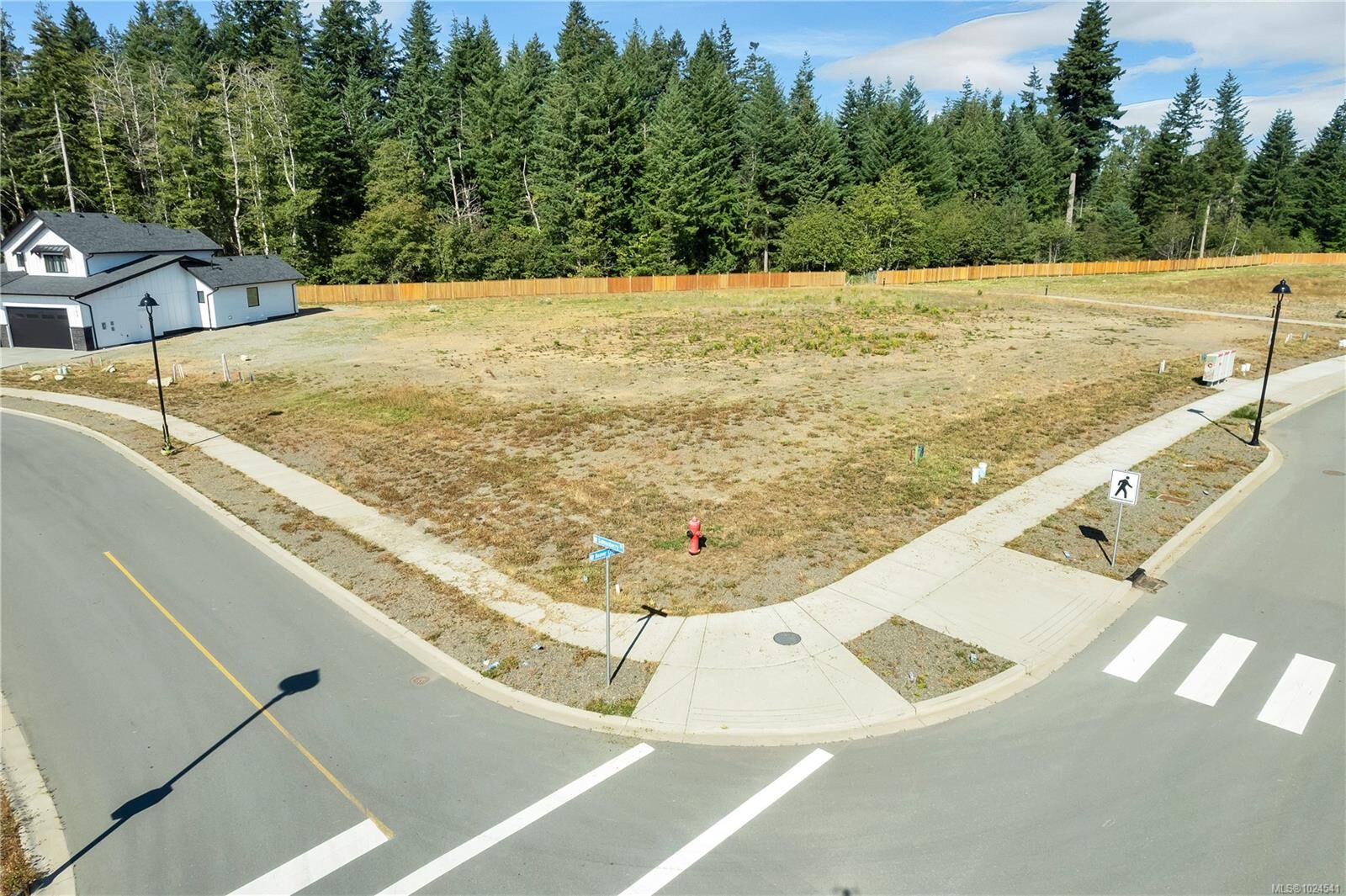 Property Photo: 759 Salmonberry St BC V9H 0G1
