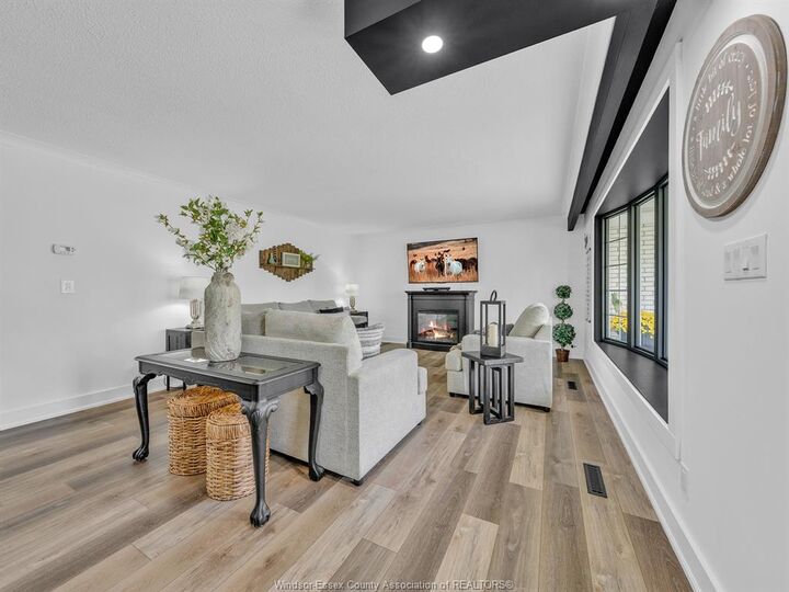 Photo de la propriété: 1367 Oxford Avenue ON N9Y 2S8