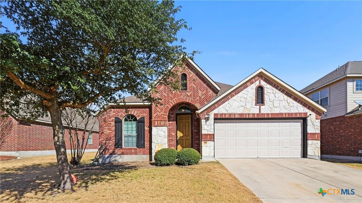 Property Photo: 102 N Pasture Cove TX 78634