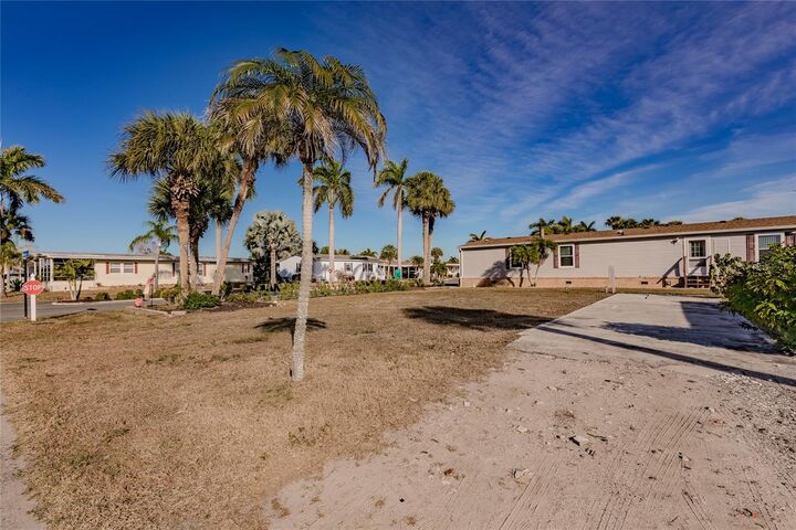 Property Photo:  2100 Kings Highway 28  FL 33980 