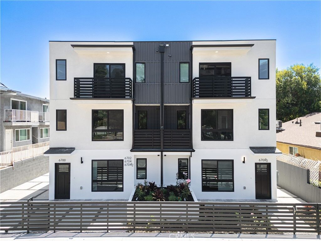 Property Photo:  6700 Kester Avenue  CA 91405 