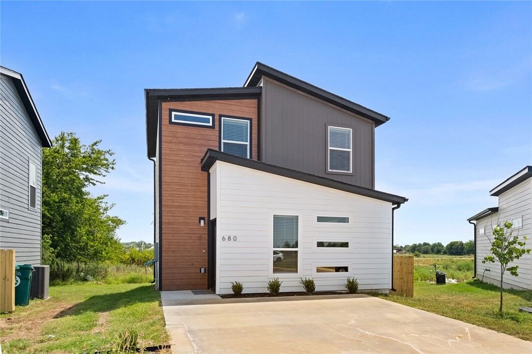 Property Photo: 680 Pacific Avenue AR 72719
