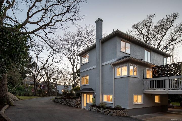 Property Photo:  1980 Fairfield Rd  BC V8S 1H4 