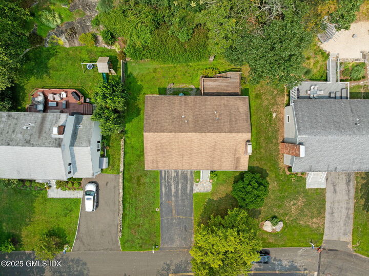 Property Photo:  37 Windsor Lane  CT 06807 