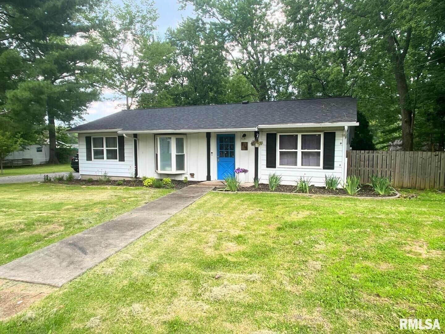 Property Photo:  815 N Allyn Street  IL 62901 