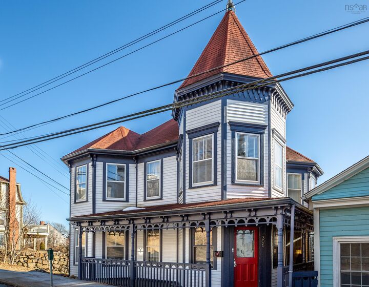 306 Lincoln Street Old-Town Lunenburg — photo 1
