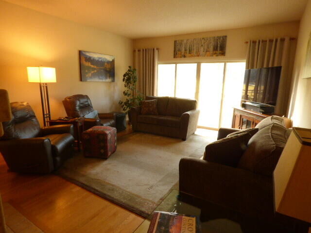 Property Photo: 60749 Willow Creek Loop OR 97702