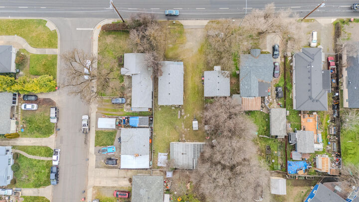 Property Photo:  840 W Stewart Avenue  OR 97501 