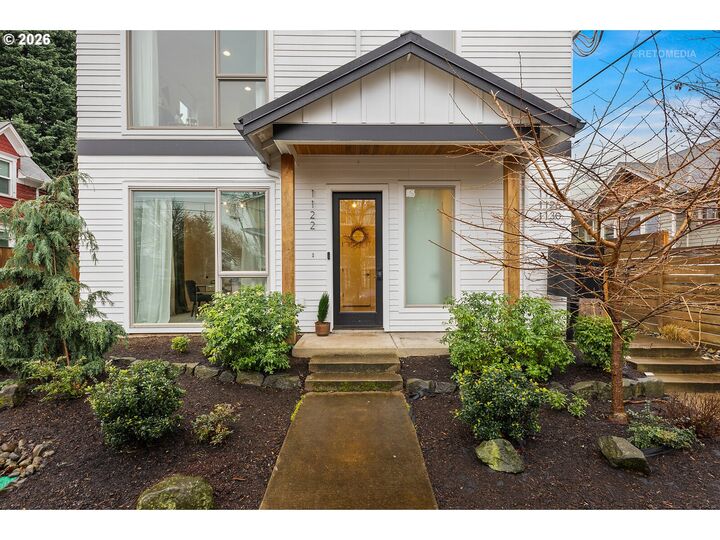 Property Photo:  1122 SE Tenino St  OR 97202 