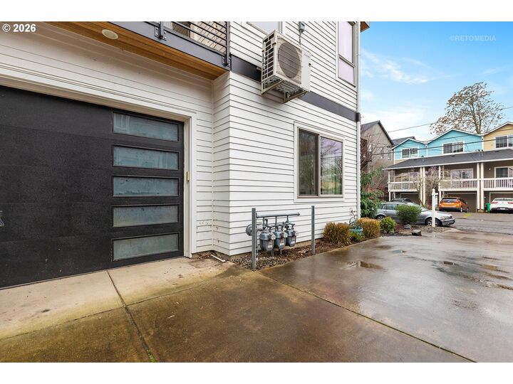 Property Photo:  1122 SE Tenino St  OR 97202 