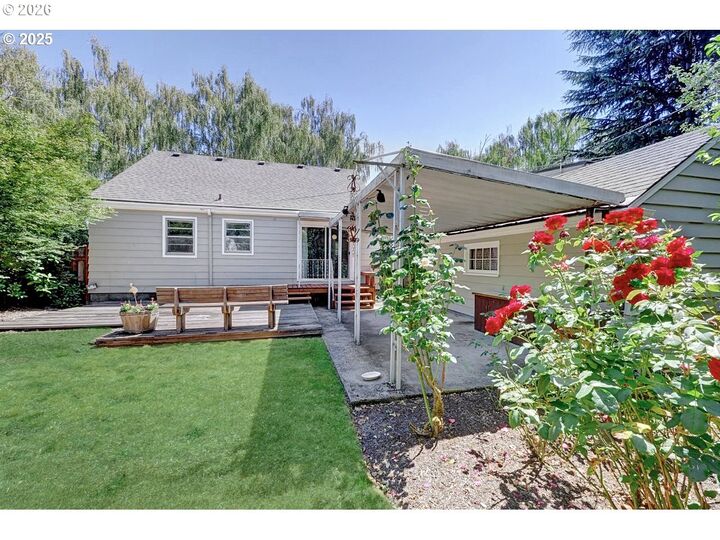 Property Photo:  7067 N University Ave  OR 97203 