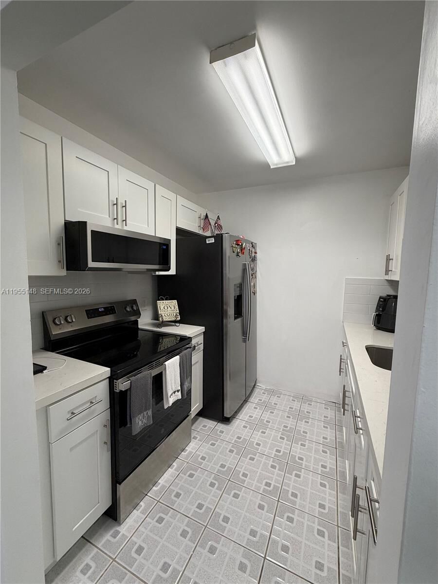 Property Photo:  200 SW 132nd Way 109L  FL 33027 