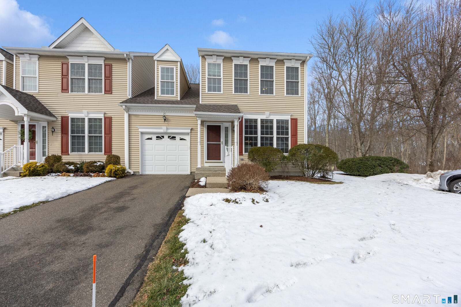 Property Photo: 21 Fieldstone Court 21 CT 06473