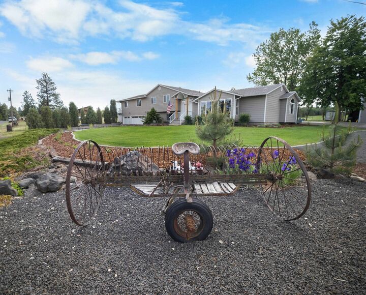 Property Photo:  10916 E Rinear Rd  WA 99036 