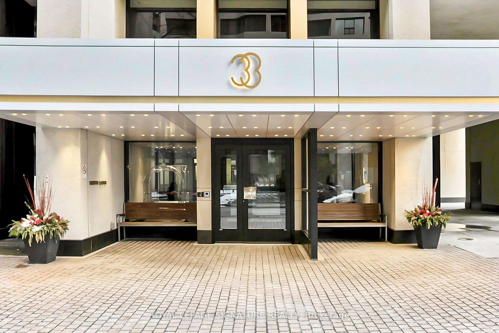 Property Photo:  33 Harbour Square 410/204  ON M5J 2G2 