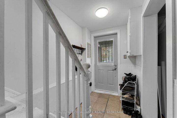 Property Photo: 318 Sydenham Street ON K7K 3M9