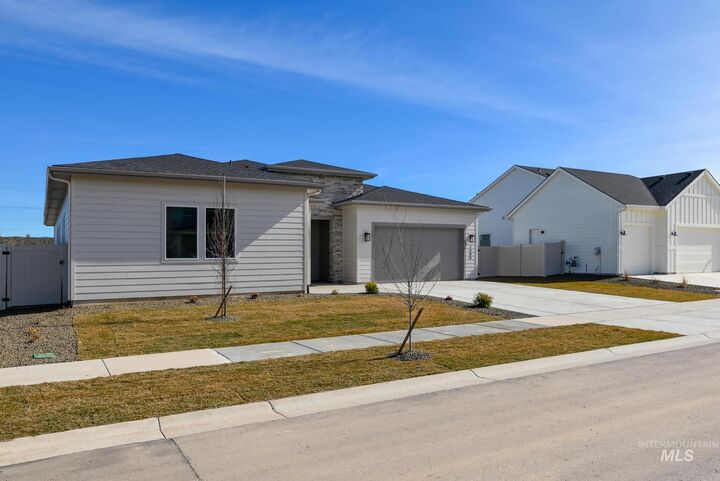 Property Photo:  1400 N Leatherwood Ave  ID 83669 