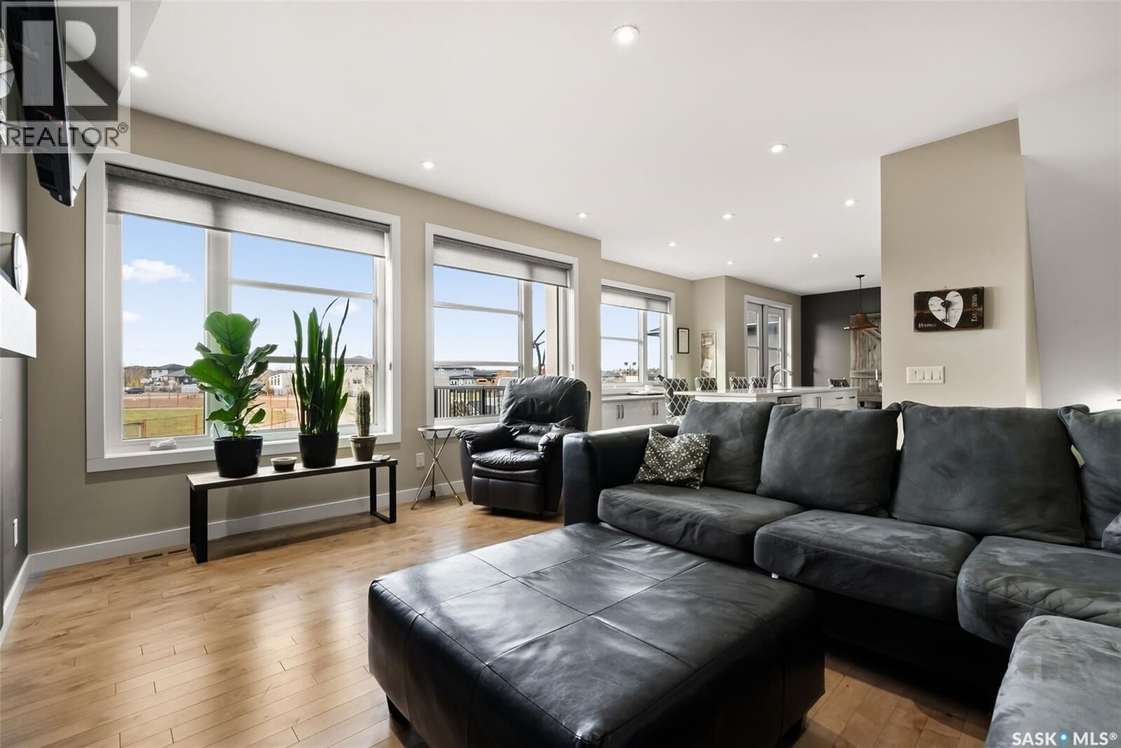 Property Photo:  18 Princeton Drive  SK S4L 0C8 