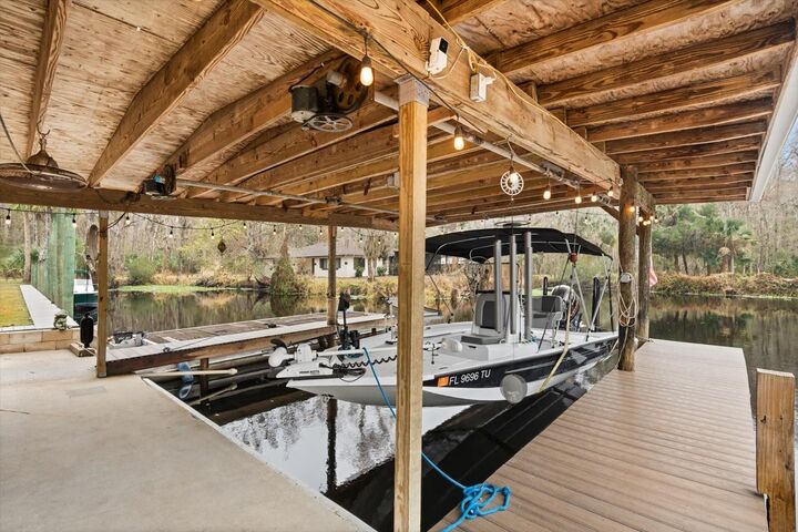 Property Photo: 1511 Riveredge Court FL 32102