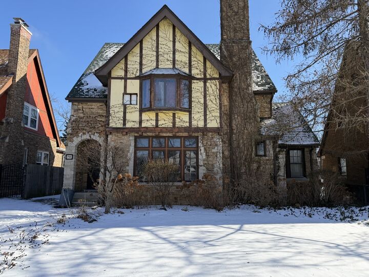 Property Photo:  1411 N Jackson Street  IL 60085 