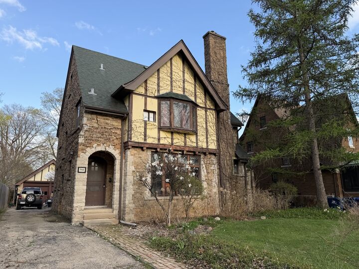 Property Photo:  1411 N Jackson Street  IL 60085 
