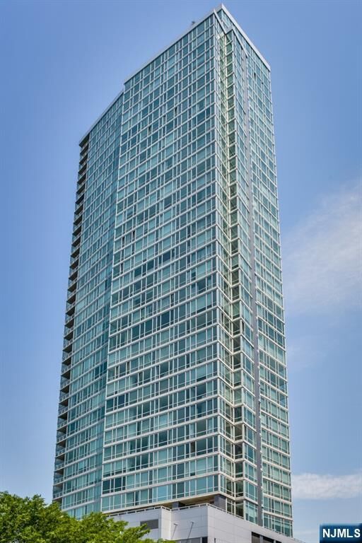 Property Photo:  2 2nd Street 1608  NJ 07302 