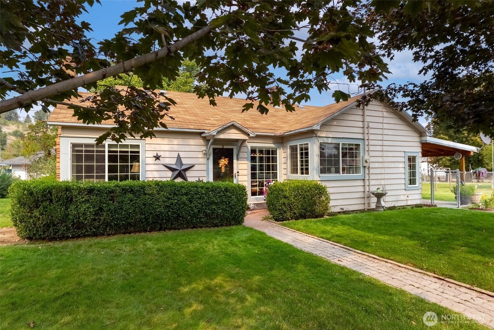 Property Photo:  211 S Granite Street  WA 98841 