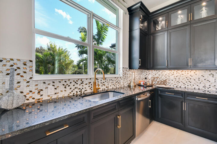 Property Photo: 132 SE Via Tirso FL 34952