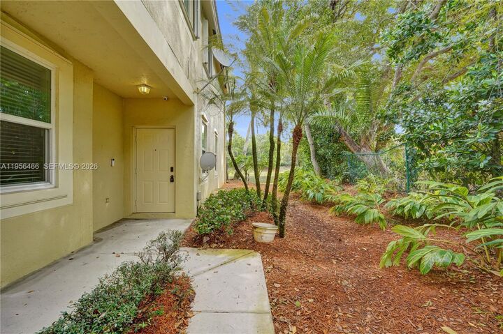 Property Photo:  2050 Pasa Verde Ln  FL 33327 