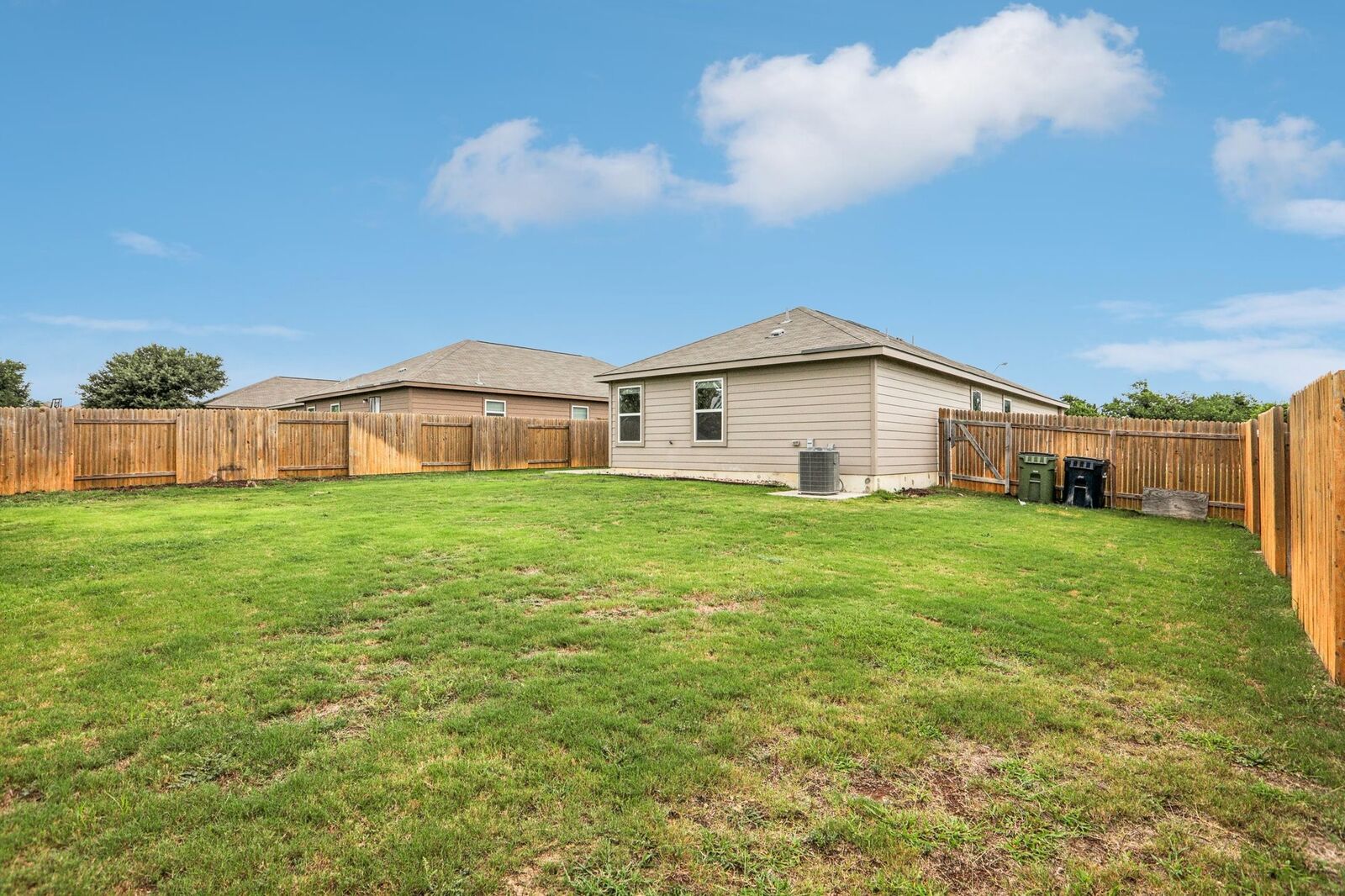 Property Photo: 1040 Riverdale Cove TX 76537