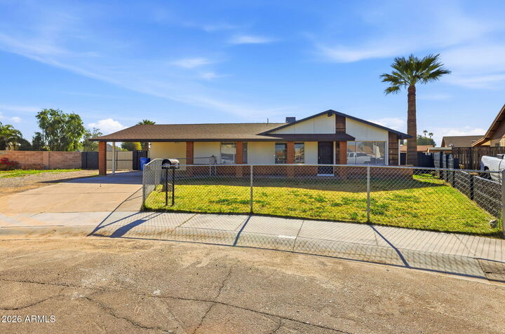 Property Photo:  7909 W Pinchot Avenue  AZ 85033 