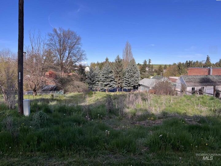 Property Photo: 111 S High Street WA 99179