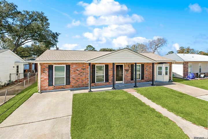Property Photo:  308 Linwood Dr  LA 70068 