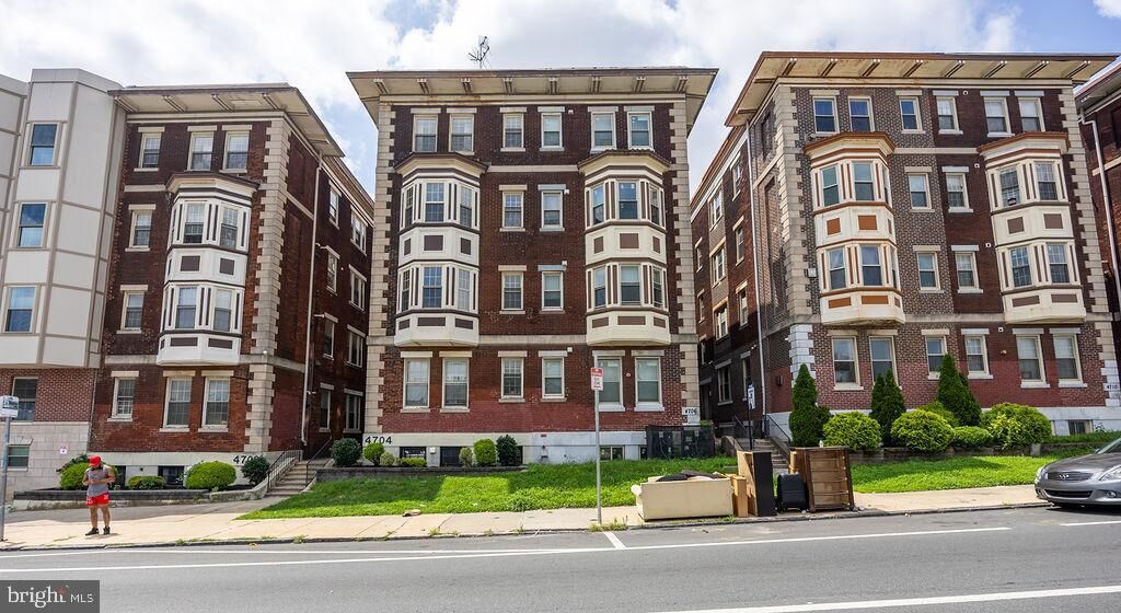 Property Photo:  4706 Chestnut Street 4B  PA 19139 