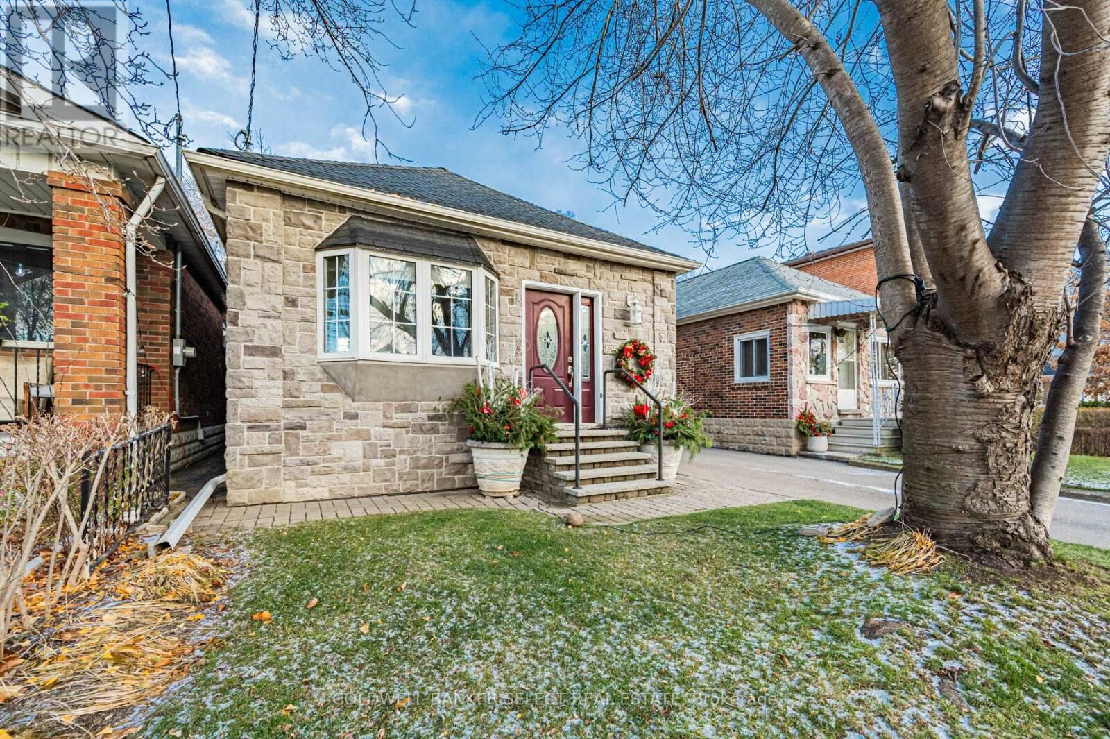 Property Photo:  125 Fourth Street  ON M8V 2Y6 