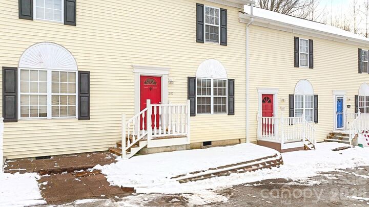 Property Photo: 1055 19th Street NE NC 28601