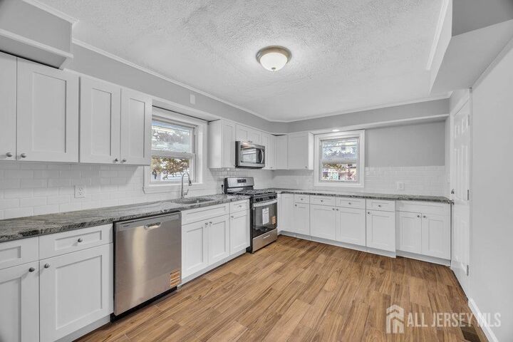 Property Photo:  49 Comstock Street  NJ 08901 