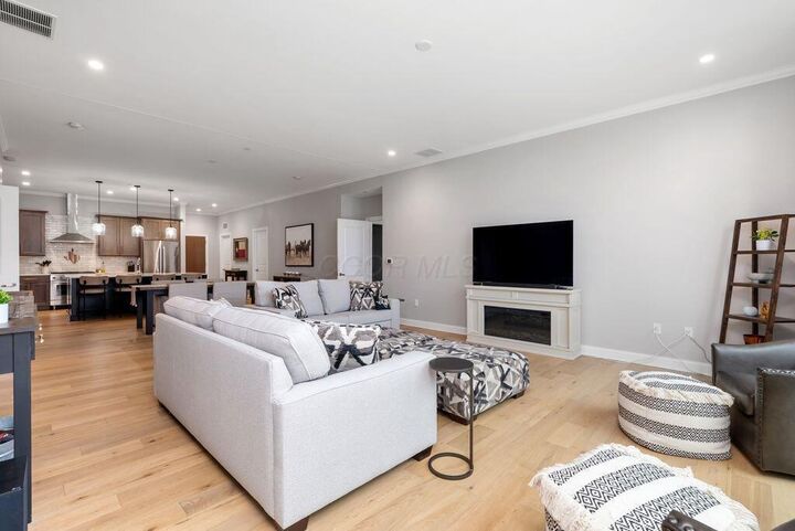 Property Photo:  225 John H McConnell Boulevard  OH 43215 