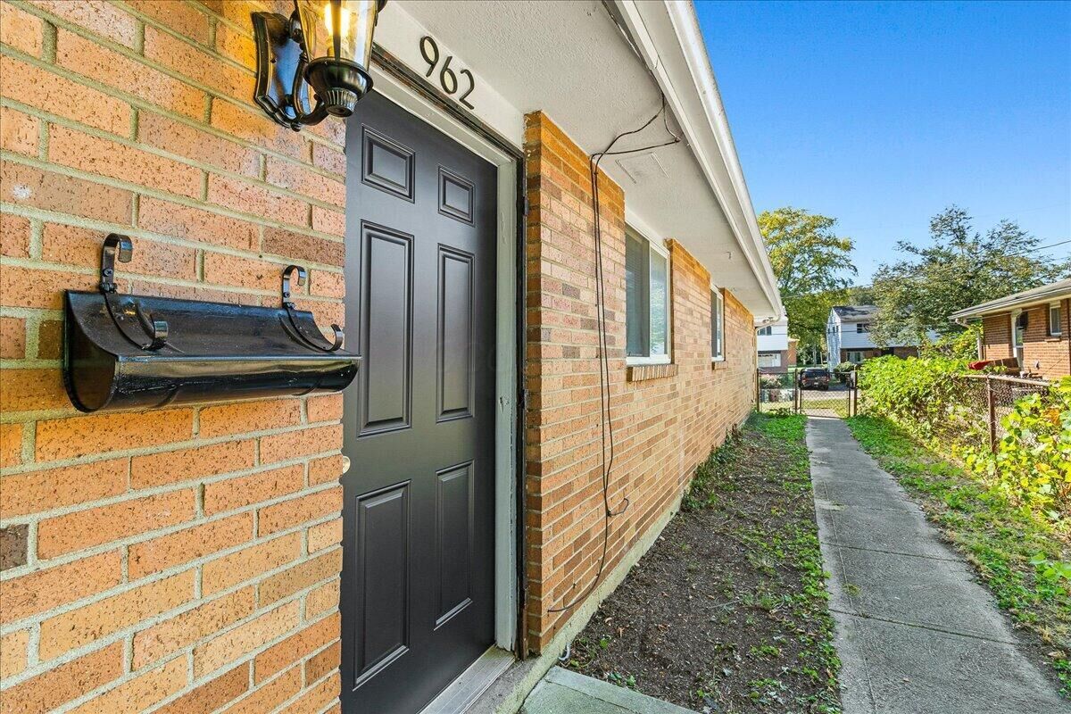 Property Photo:  962 Ferndale Place  OH 43209 