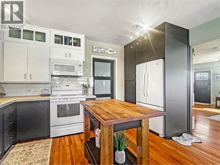 Property Photo: 8704 72nd Avenue BC V0H 1V0