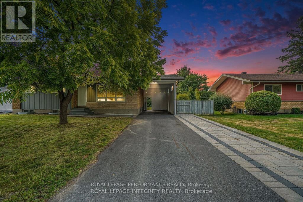 Property Photo:  26 Majestic Drive  ON K2G 1C7 