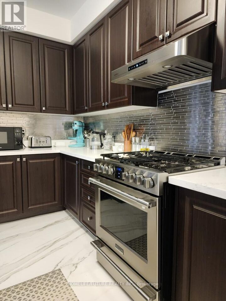 Property Photo:  2426 Hibiscus Drive  ON L1X 0G7 