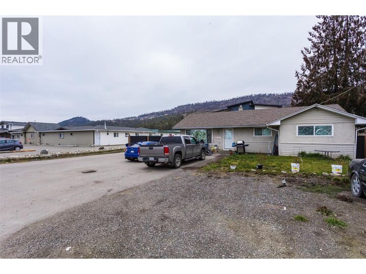 Property Photo: 470 Snowsell Street North BC V1V 2C7