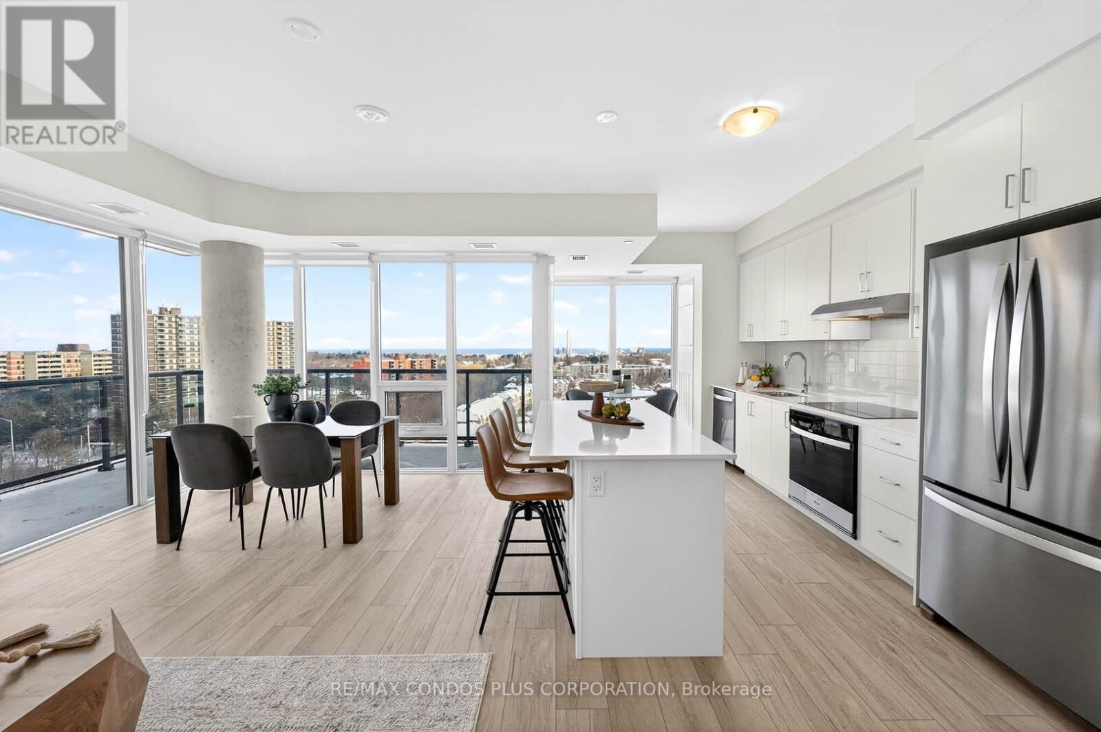 Property Photo:  1035 Southdown Road 1104  ON L5J 0A3 