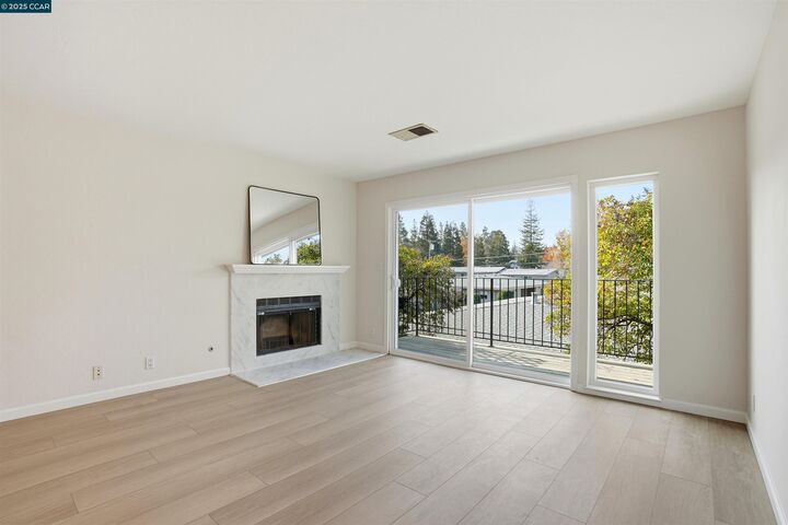 Property Photo:  1077 Wesley Ct 7  CA 94597 