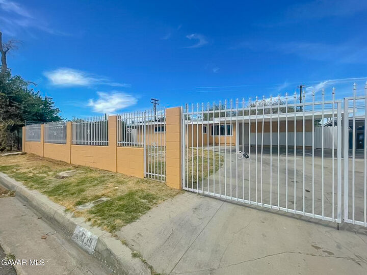 Property Photo:  44739 E 3rd Street  CA 93535 